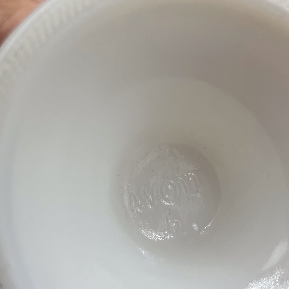 🍬Vintage Avon Pedestal Milk Glass Candy/ Trinket Dish With Lid - Picture 7 of 7